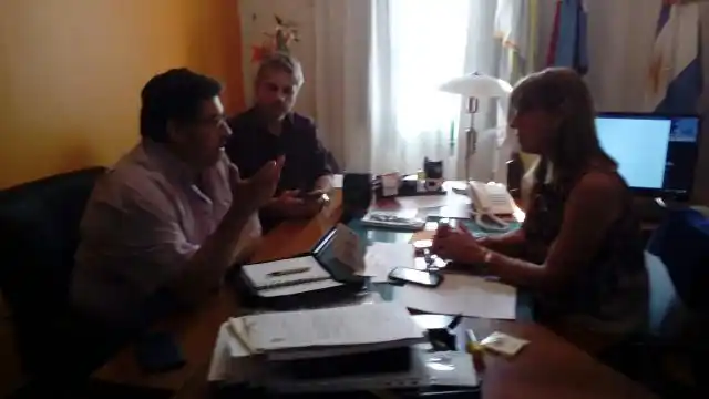 Adrián Gómez, Director por los empleados Municipales en IOSPER visitó Carbó.

