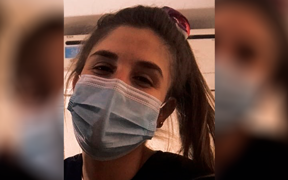Florencia Pantanetti, estudiante que recibió una de las becas y una “soldado de la pandemia”