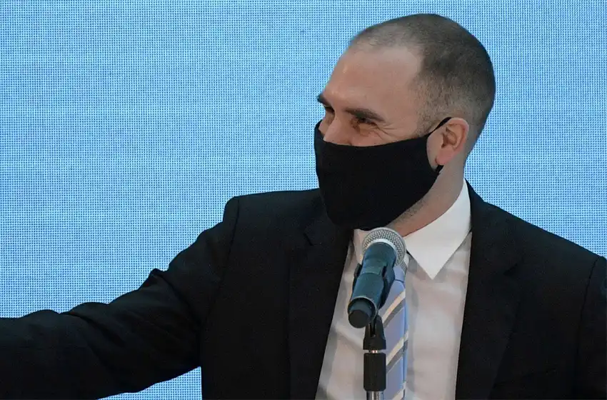 Martín Guzmán también recibió la vacuna Sputnik V