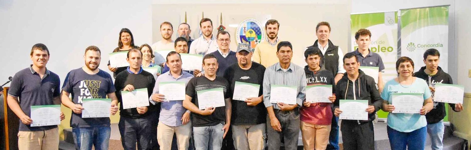 Entrega de certificados del ciclo de capacitación en poda e injertos de Citrus y Nuez Pecán