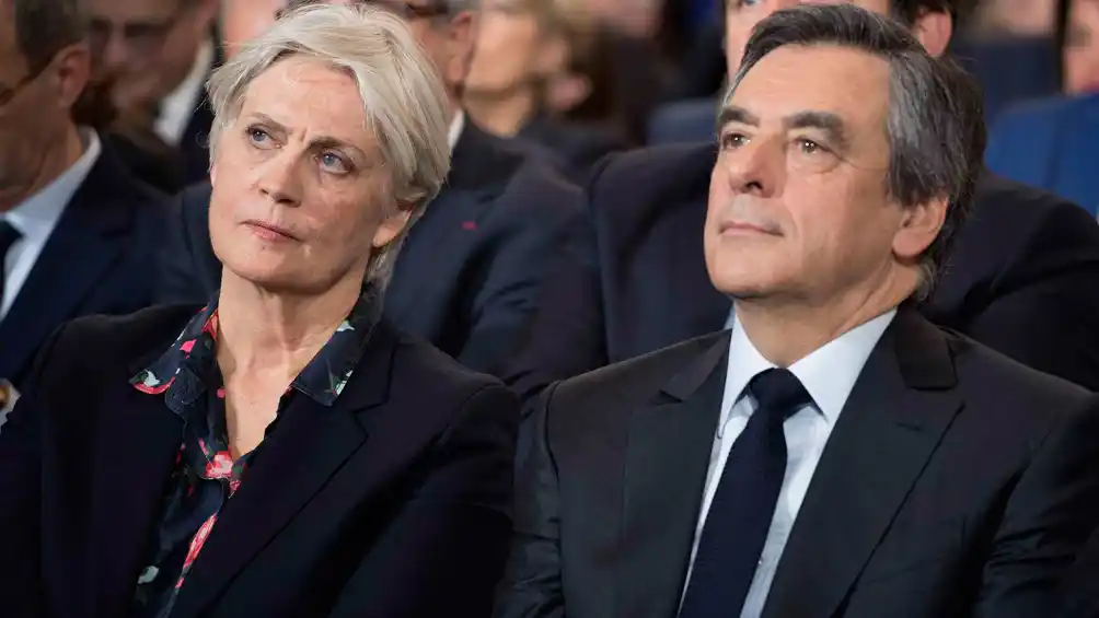El Parlamento francés prohibió a los Políticos electos contratar a familiares