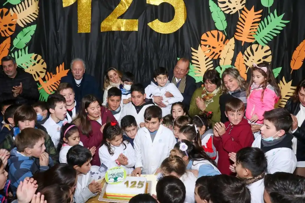 La Escuela Primaria Nº8 tuvo un memorable 125º aniversario