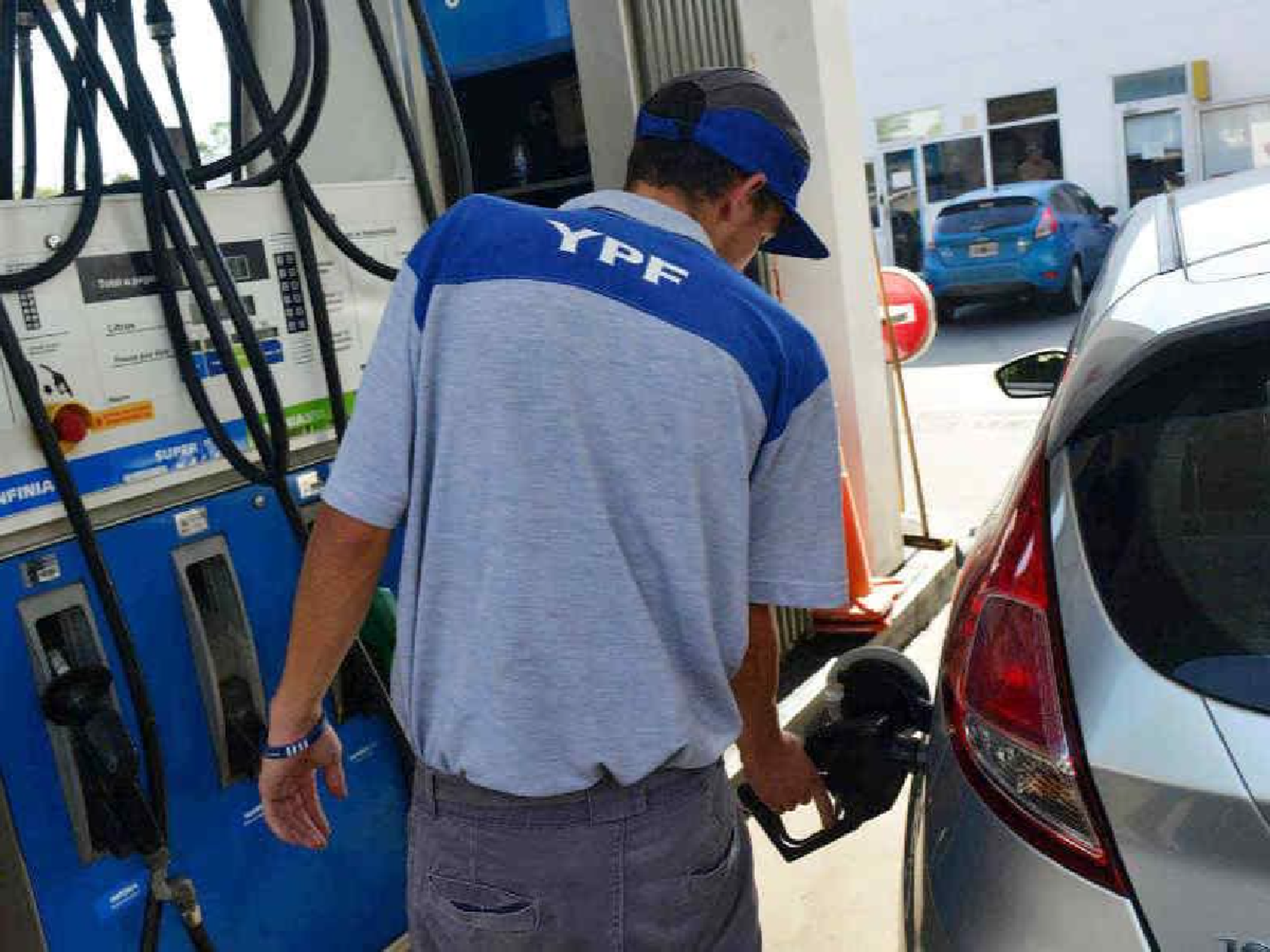 YPF anunció un aumento en promedio del 9% en los combustibles
