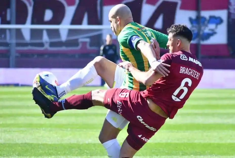 Con un agónico gol de Silva, Aldosivi salió de zona de descenso