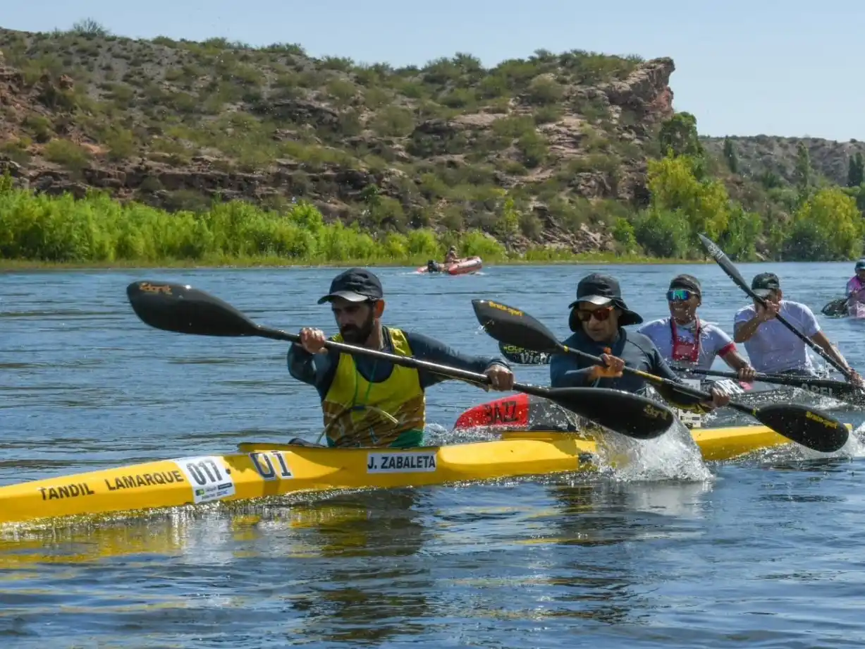 Zabaleta y Gutiérrez en acción en el Río Negro.