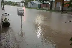 Ceibas: un barrio anegado y solo una bomba para sacar el agua
