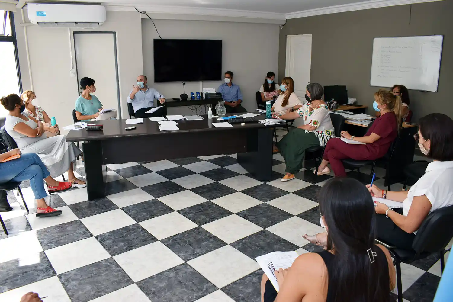 Comienzan a definir operativo de vacunación para mayores de 70 años