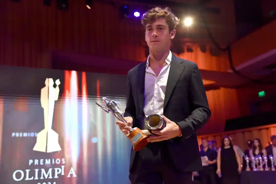 El piloto argentino fue galardonado en los Premios Olimpia