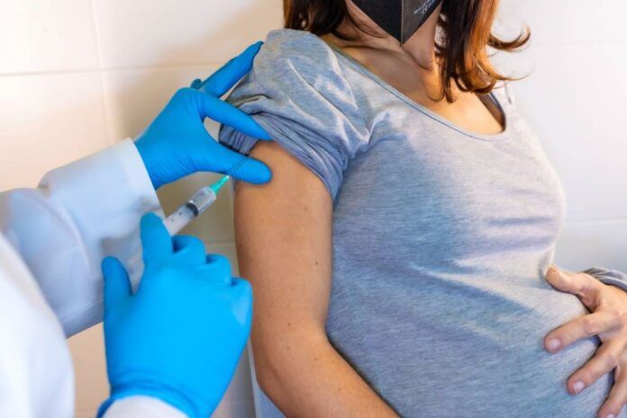 Coronavirus: recomiendan vacunarse ante fuerte suba de casos por nueva variante