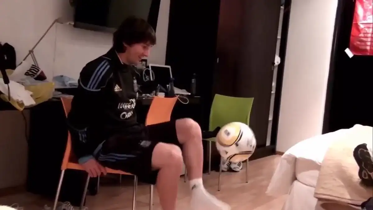 Messi haciendo jueguitos.