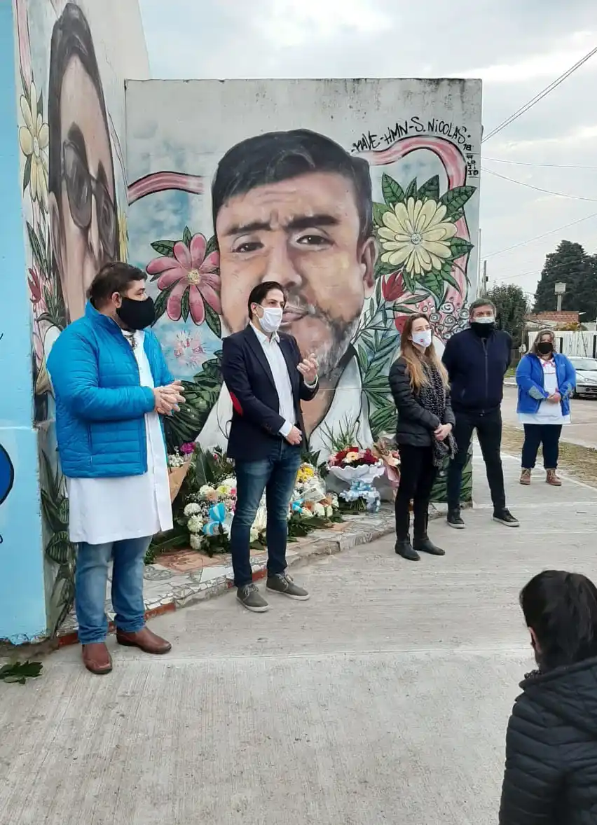 Trotta participó de un acto donde se recordó a los trabajadores fallecidos en una escuela