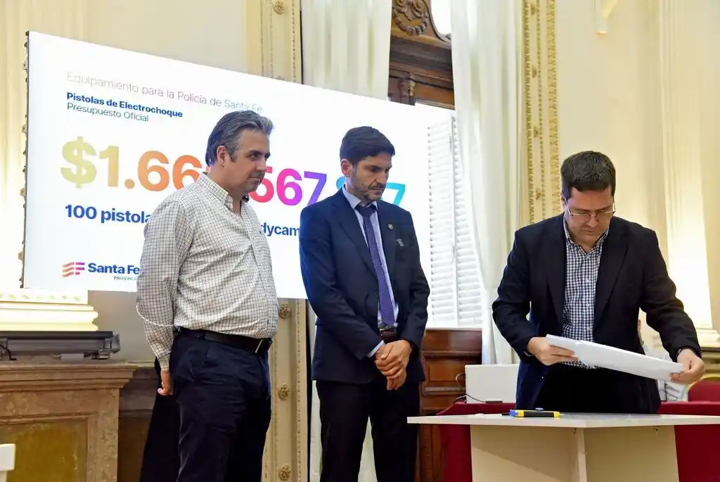 Pullaro y Cococcione en la apertura de sobres