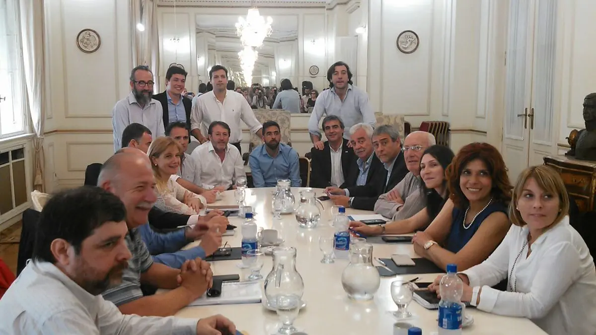 Presupuesto 2017: Con el ojo en el endeudamiento, sigue el debate en el PJ bonaerense