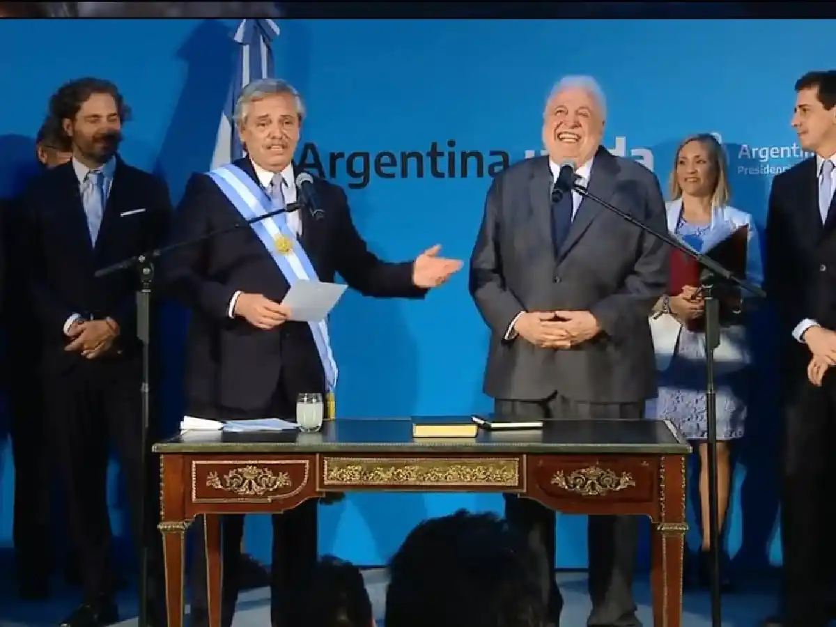 Fernández declarará la emergencia sanitaria y cumplirá "en tiempo y forma" el plan de vacunas
