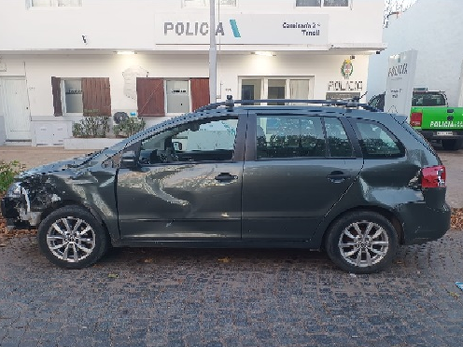 Dos motos y un auto protagonizaron un accidente de tránsito