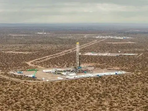 La producción récord de petróleo se acerca al millón de barriles diarios