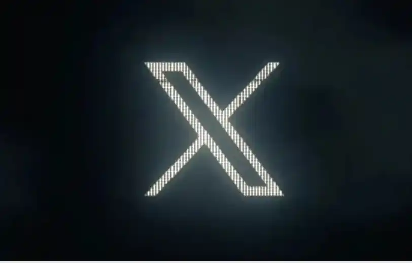 Elon Musk cambió el logo del pajarito de Twitter por una X