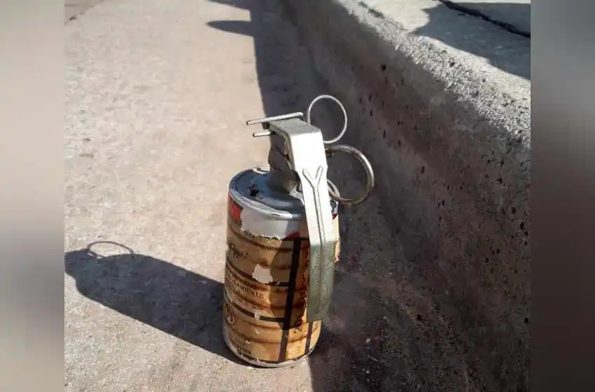 Encontraron una granada de gas lacrimógeno a metros del Monumento a la Bandera