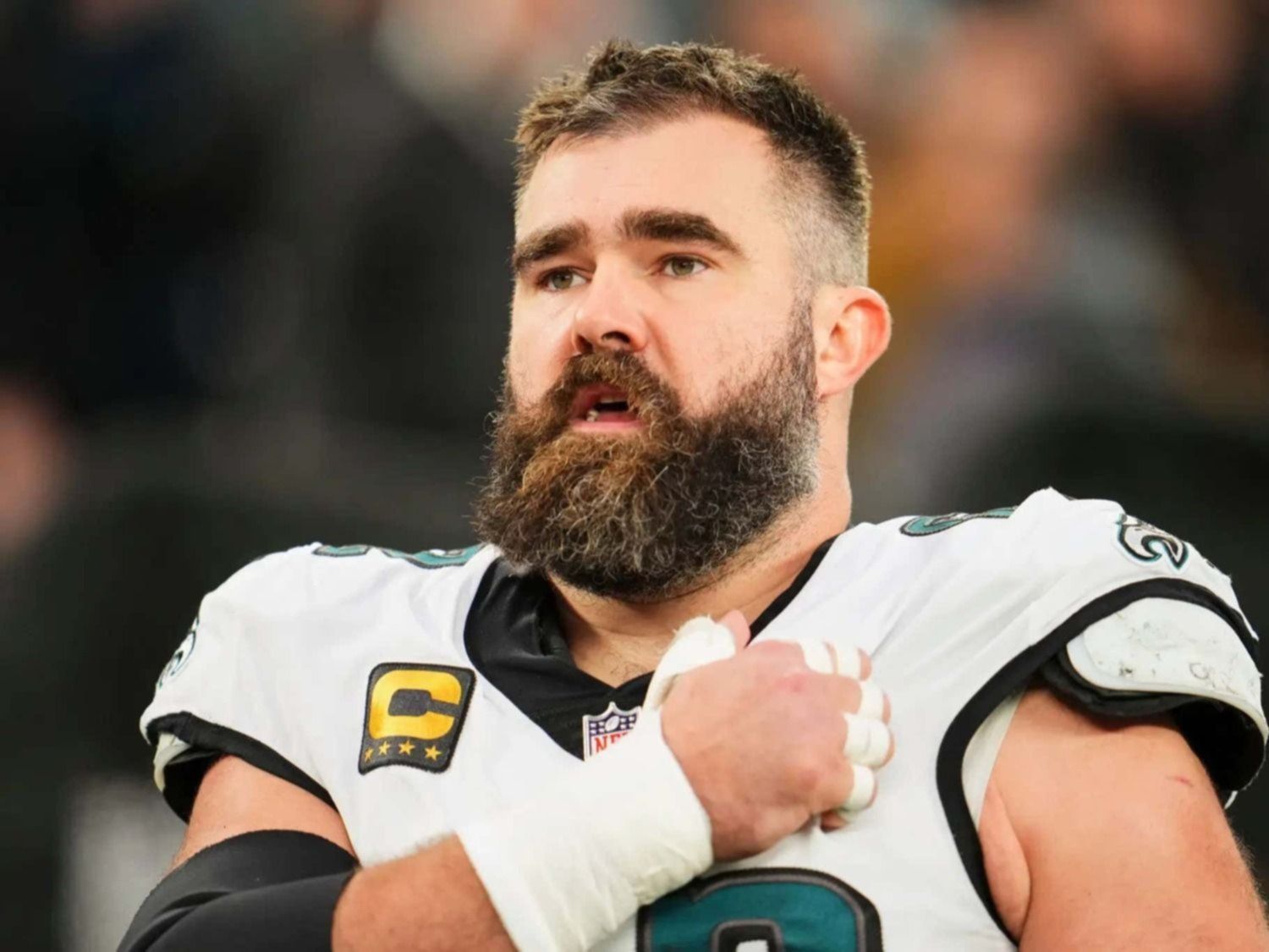 ¡Jason Kelce vuelve a la NFL! Detalles del acuerdo