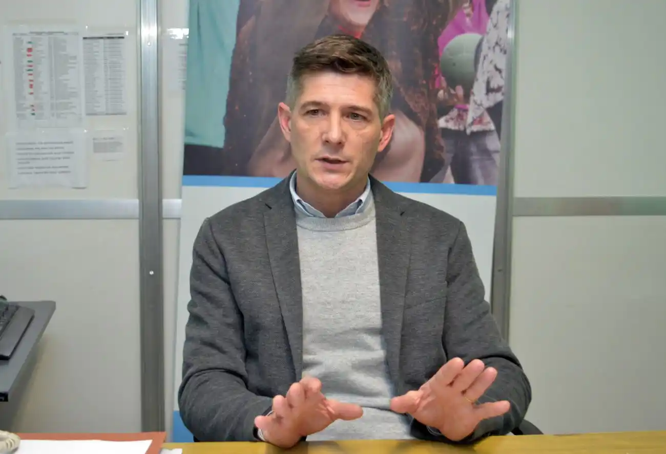 Dr. Facundo Llano : Pami Tandil comenzo a atender solo con turnos  |Cosas que pasan