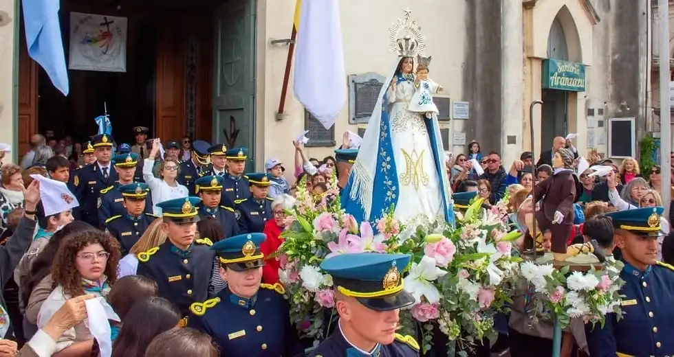 La Virgen que llegó antes que Victoria y se convirtió en emblema de la ciudad