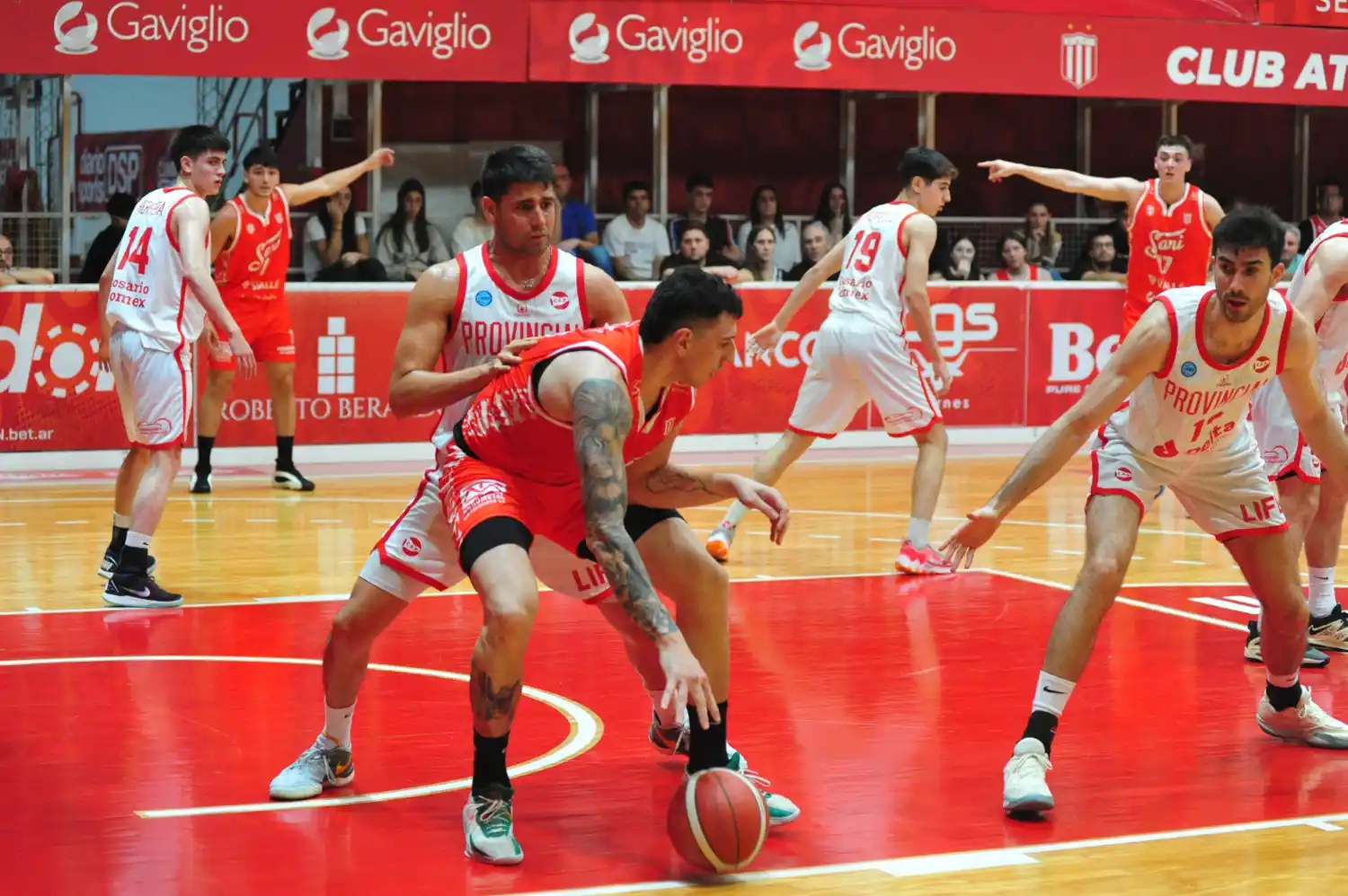 Facundo Sanz, potencia en la zona pintada