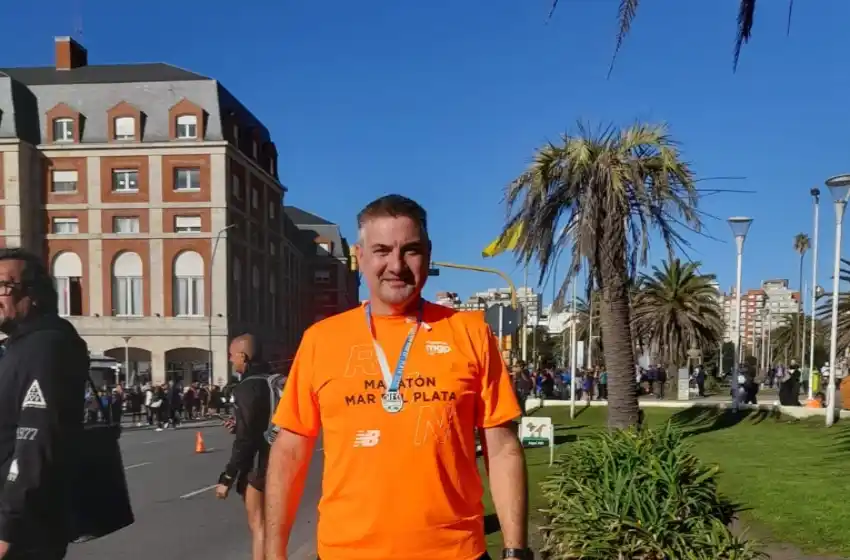 Un integrante de la Policía Federal participó en la maratón de la ciudad