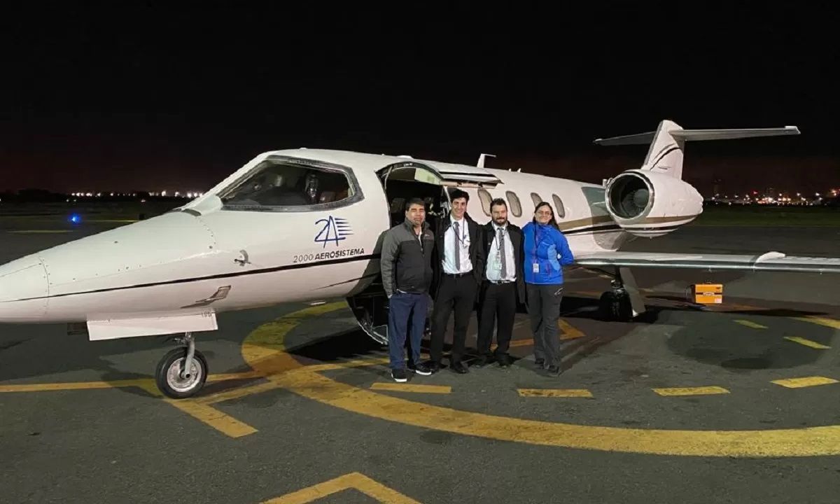 Un avión sanitario partió rumbo a México para repatriar a uno de los jóvenes accidentados