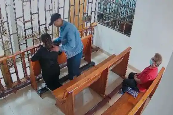 Ladrón atracó a mujeres en una iglesia