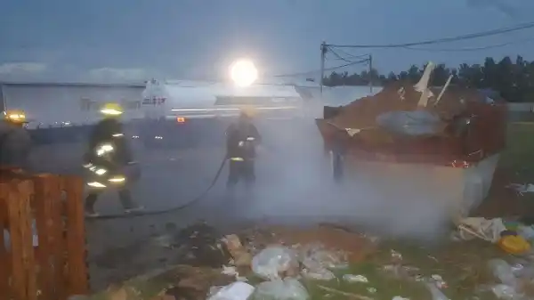 Los Bomberos trabajó en un incendio en el acceso