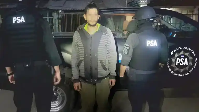 Encontraron 13 envoltorios de cocaína.