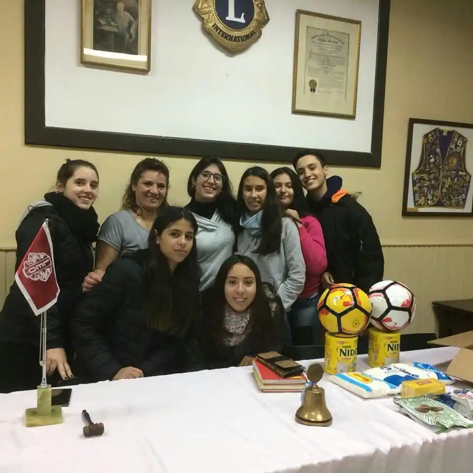 El Club Leo organiza un té-bingo para seguir ayudando