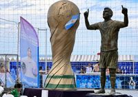Mar del Plata tiene la primera estatua de Lionel Messi con las tres estrellas mundialistas