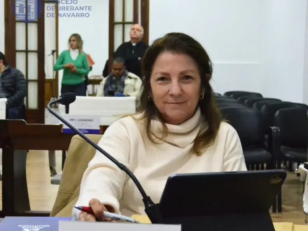 "Ya no me siento representada": una concejal rompió con el bloque de LLA en Navarro y apuntó a la conducción