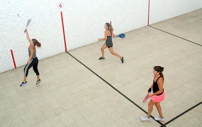 Las damas coparon el trinquete
