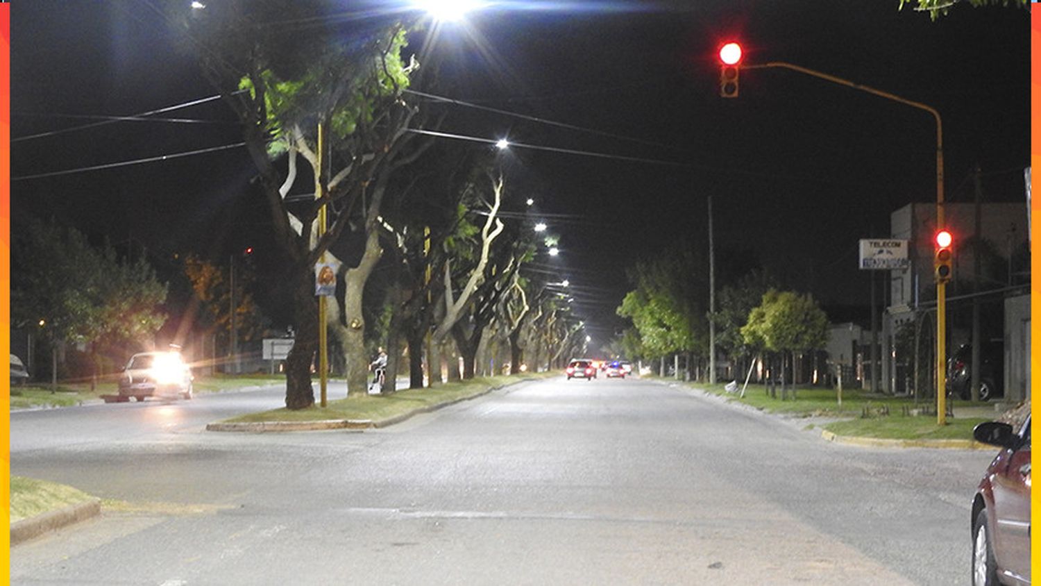 Una de las principales arterias firmatenses con luces led.