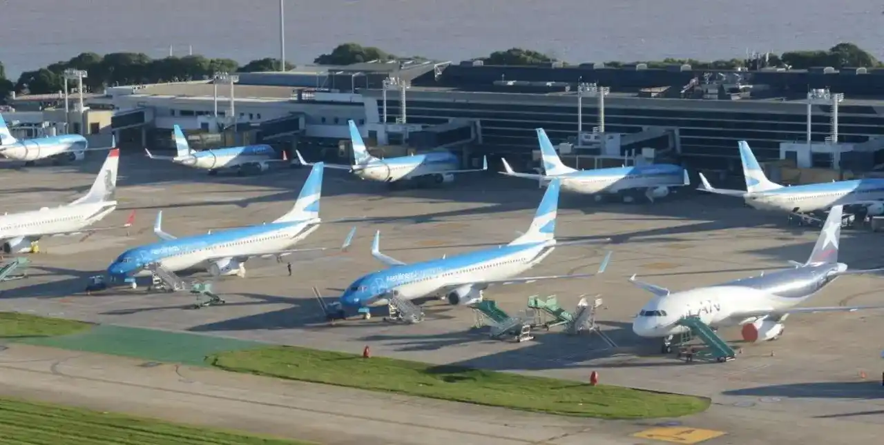 Presupuesto 2023: cobrarán otro impuesto a quienes viajen en avión