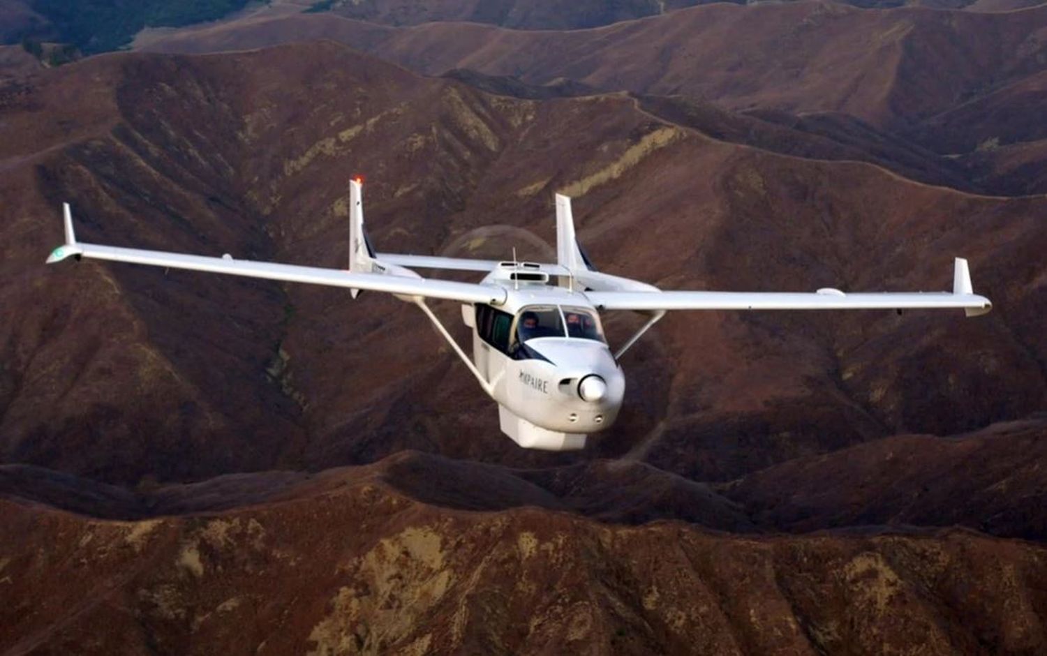 El Cessna Super Skymaster híbrido de Ampaire voló por primera vez en Escocia