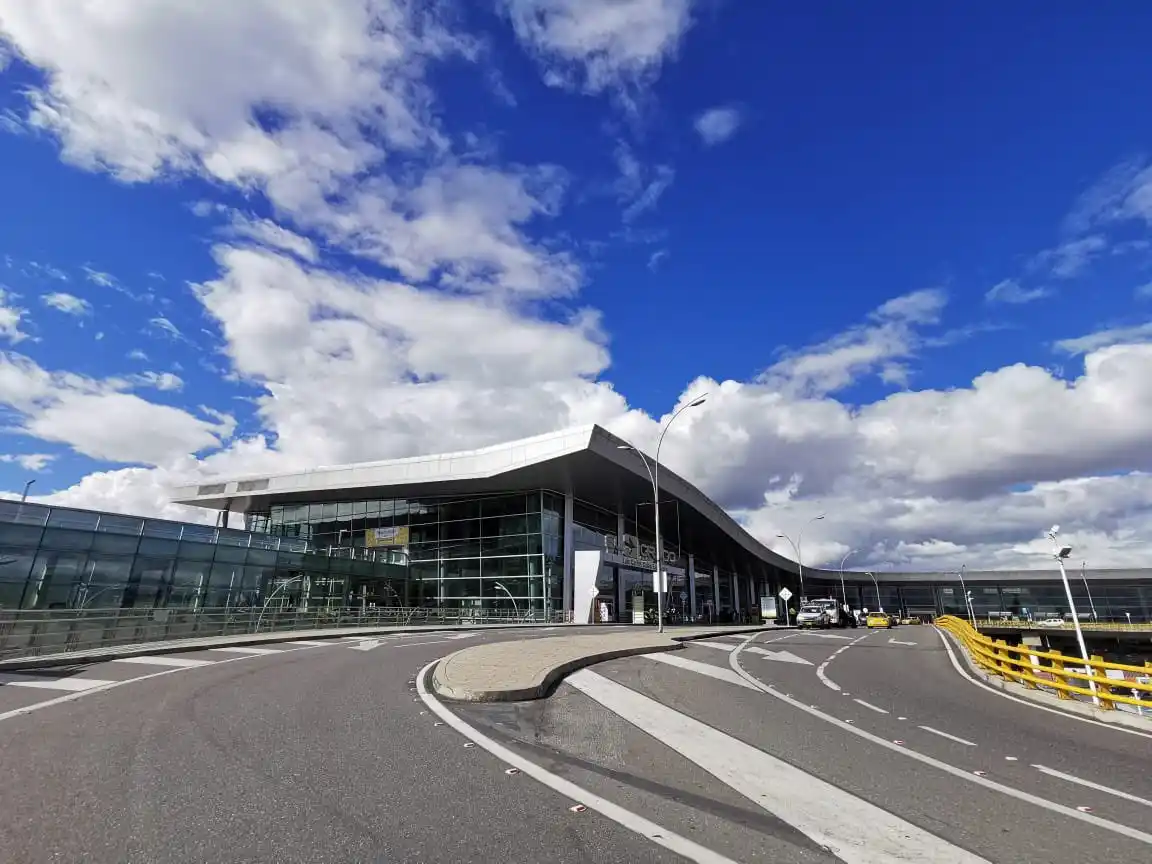 Extranjeros POSITIVOS PARA COVID-19 serán expulsados de Colombia