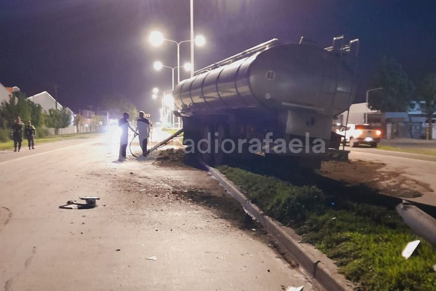 Accidente en Ruta 34: un camión perdió la lanza del acoplado y tumbó dos postes