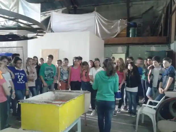 Colegios de la ciudad y el Departamento visitan el taller de Papel Reciclado