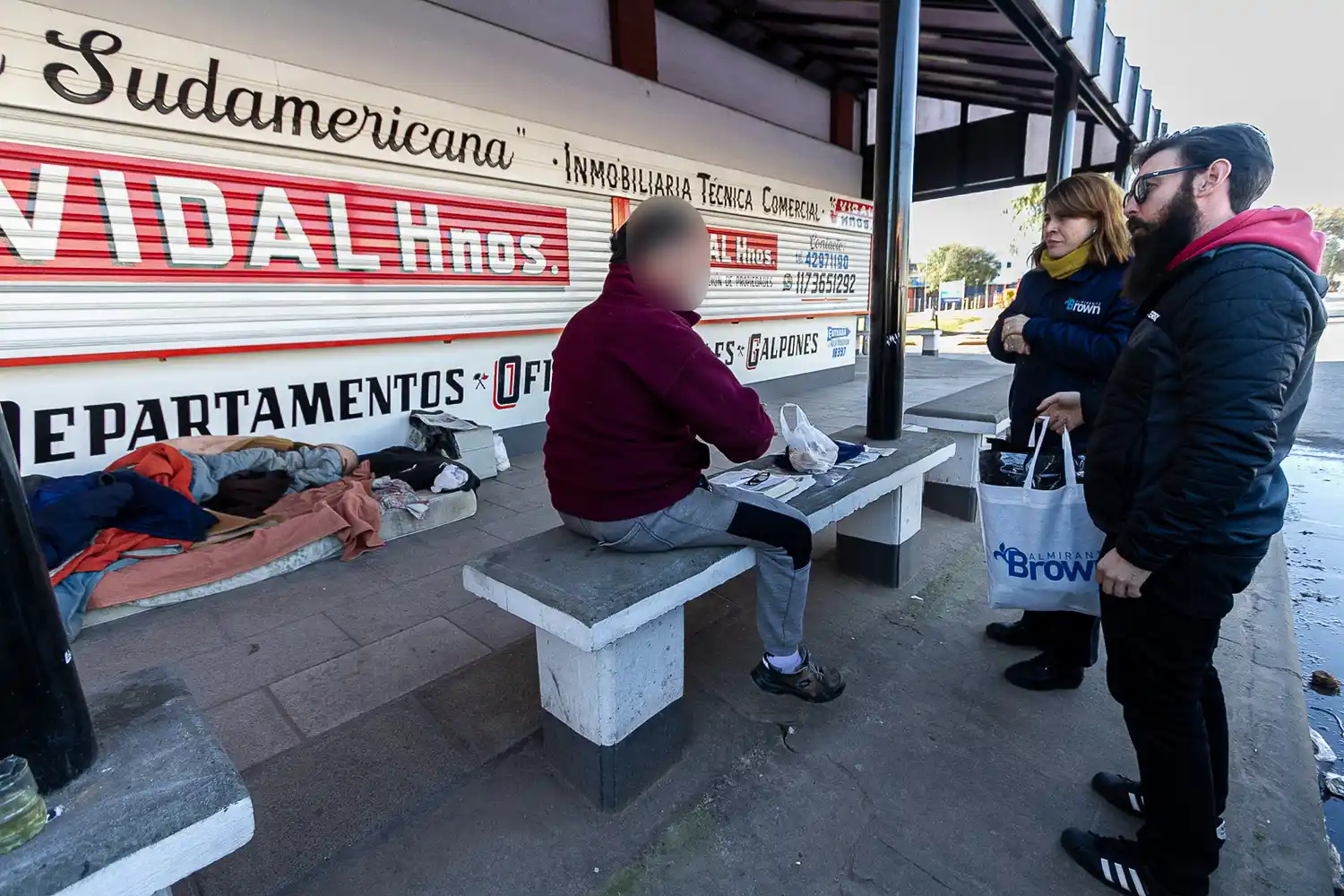 En Brown sigue el operativo de asistencia a personas en situación de calle.