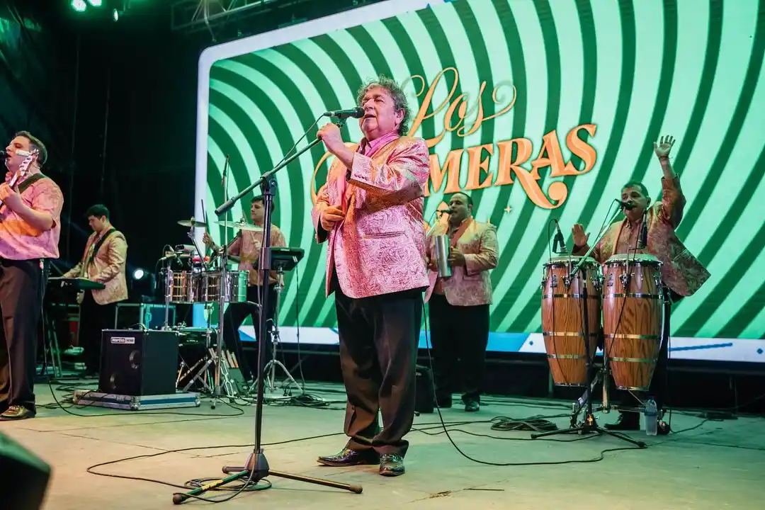 La banda musical Los Palmeras.