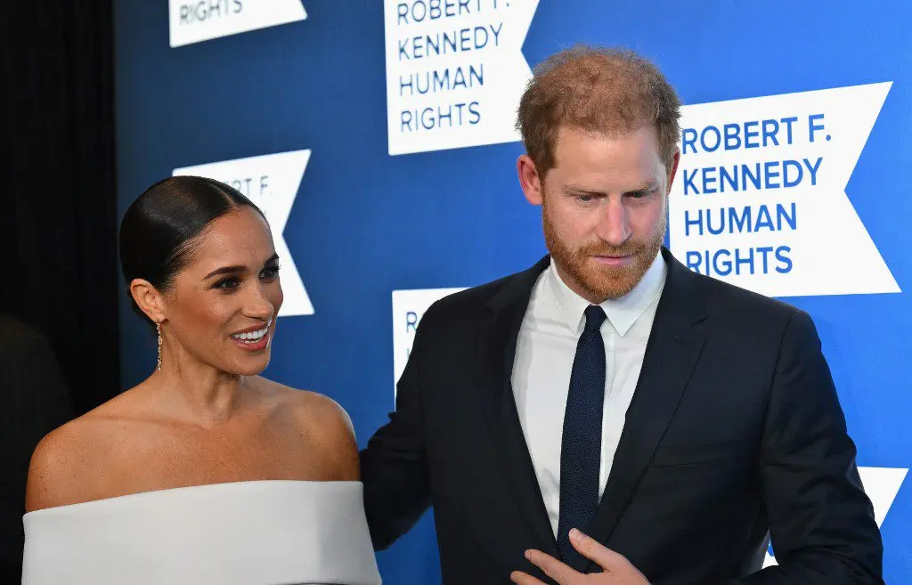 Harry y Meghan tildan de «golpe de comunicación» disculpa de diario The Sun