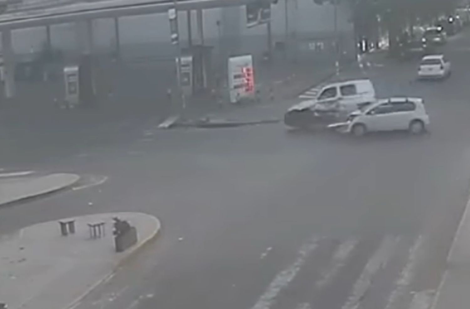 Video: así fue el impactante choque en Moreno y Catamarca