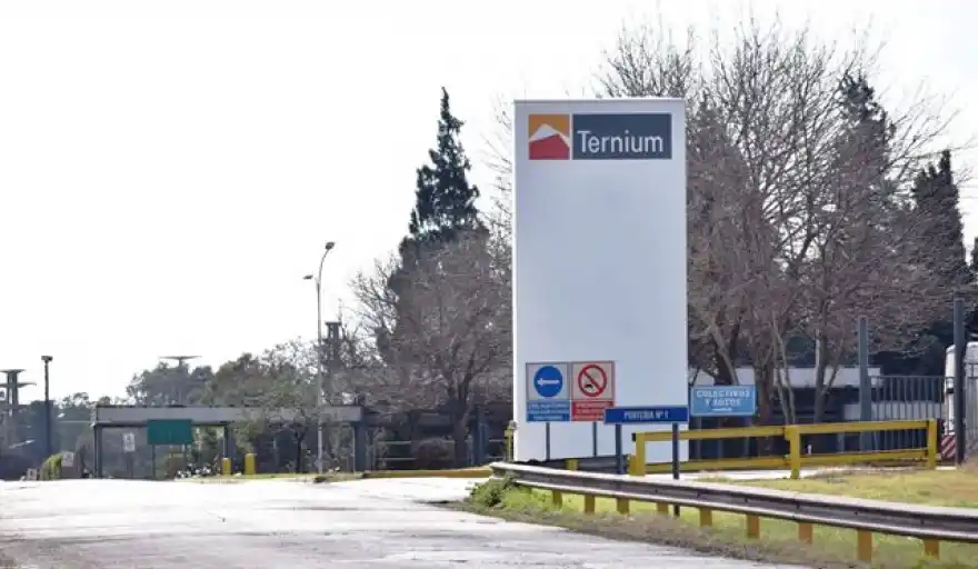 Ternium profundiza el ajuste: duplica las suspensiones con recorte salarial en su planta de San Nicolás
