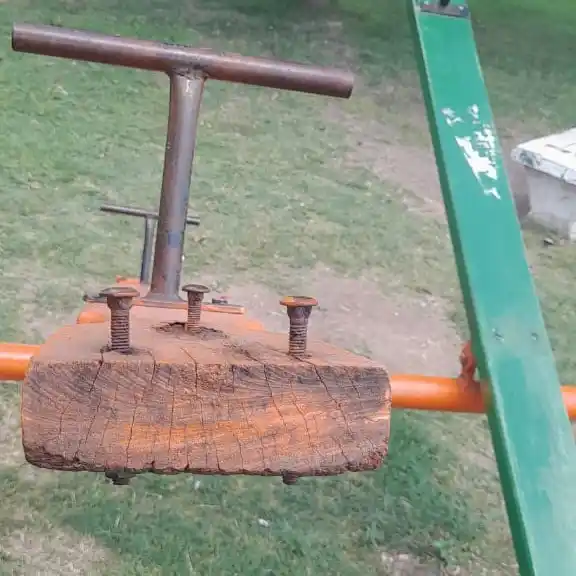 Vecinos reclaman por el estado de los juegos en la plazoleta de la Terminal