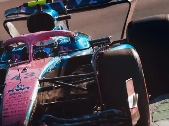 Verstappen fue el más veloz en Monza y los Alpine largarán desde el fondo