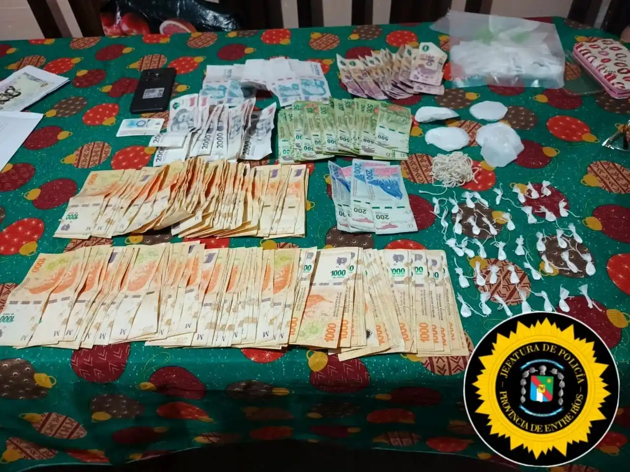 Secuestran drogas y detienen a cinco personas por comercialización de estupefacientes
