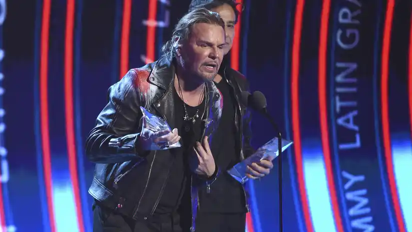 El líder de Maná se hizo una cirugía, quedó irreconocible y casi muere en el quirófano